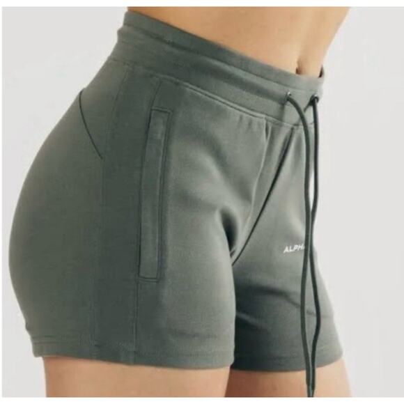 Alphalete Womens Essential Core Shorts Concrete Mid Rise Size Large NWT - Picture 2 of 10